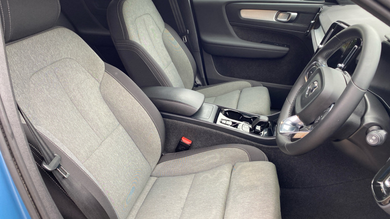 Volvo XC40 2.0 B4P Plus Dark 5dr Auto Petrol Estate